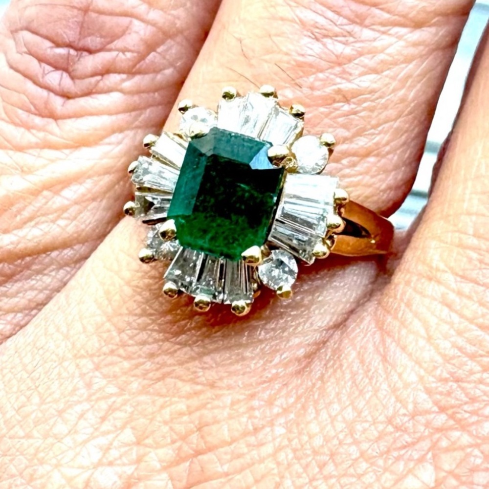 18K Gold, Emerald & Diamond Ring